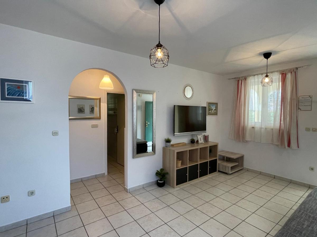 Apartments Antonija Punta Skala Next To Falkensteiner Resort Petrčane Extérieur photo