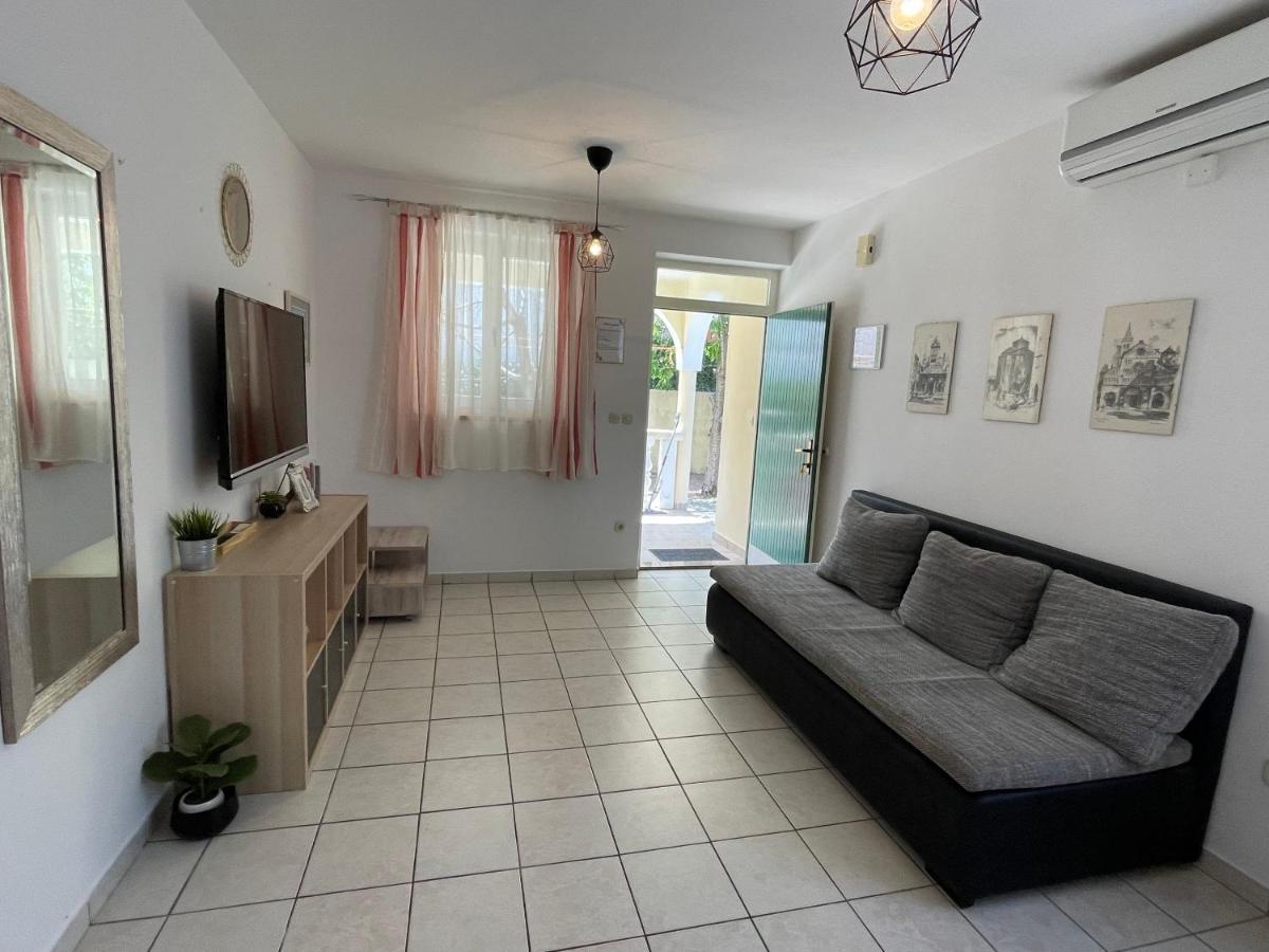 Apartments Antonija Punta Skala Next To Falkensteiner Resort Petrčane Extérieur photo