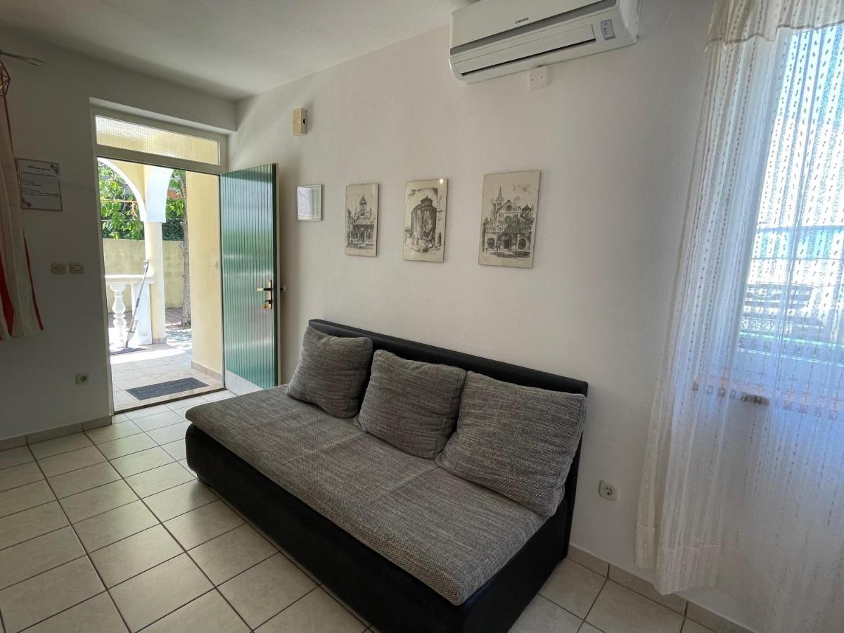 Apartments Antonija Punta Skala Next To Falkensteiner Resort Petrčane Extérieur photo