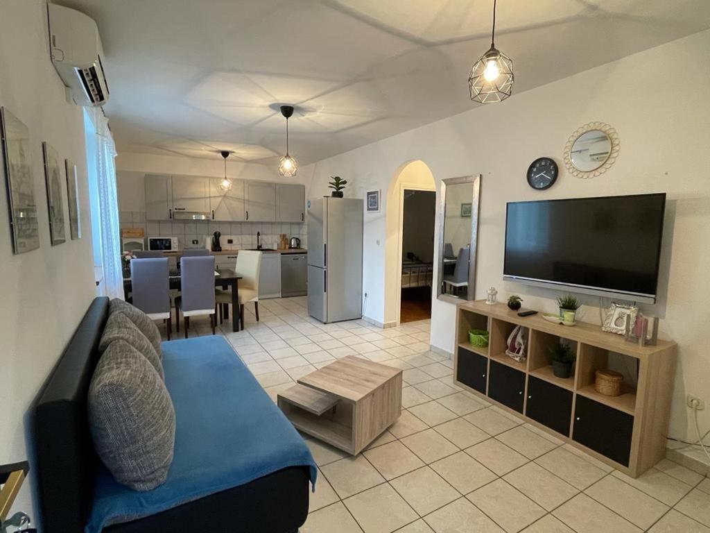 Apartments Antonija Punta Skala Next To Falkensteiner Resort Petrčane Extérieur photo