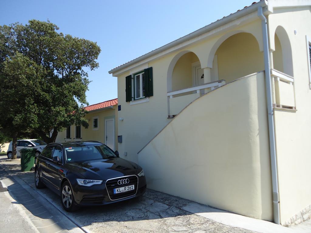 Apartments Antonija Punta Skala Next To Falkensteiner Resort Petrčane Chambre photo