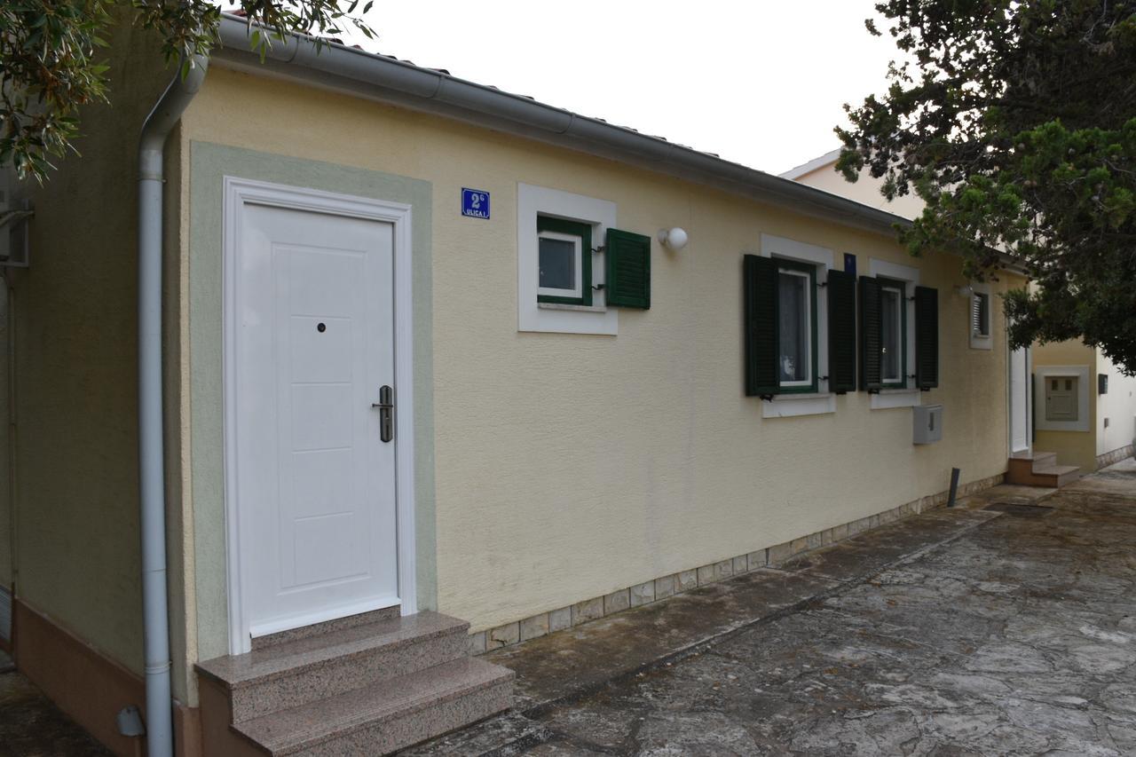 Apartments Antonija Punta Skala Next To Falkensteiner Resort Petrčane Extérieur photo